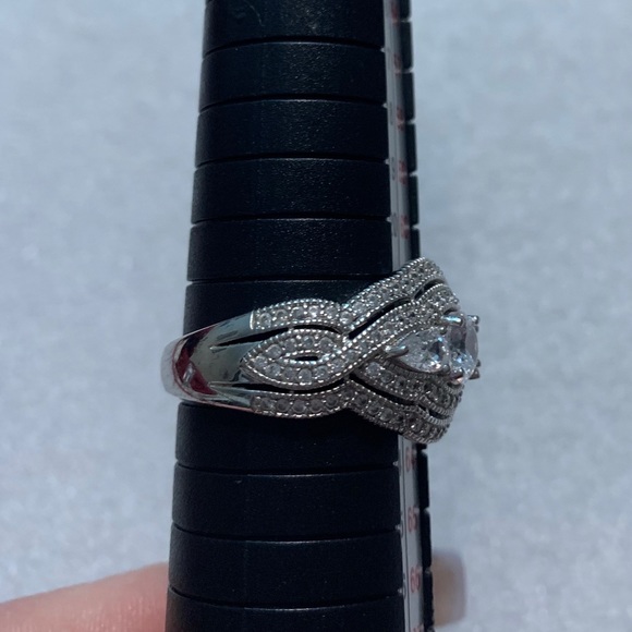 Wedding ring - Picture 2 of 3